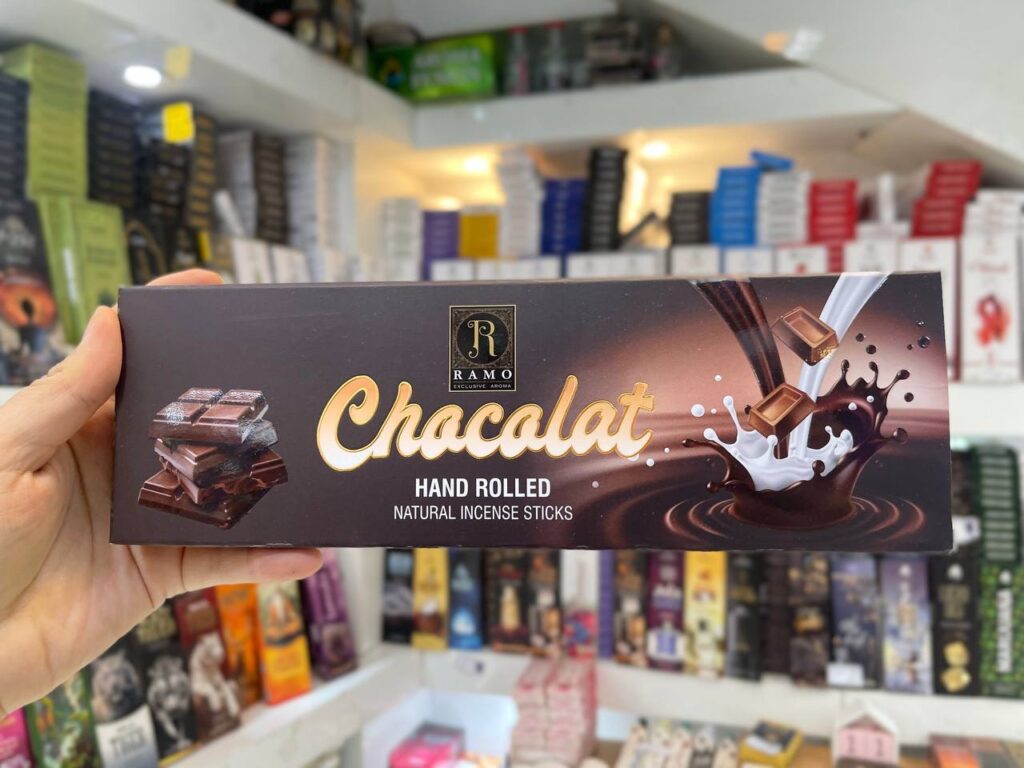 عود دست ساز شکلات CHOCOLAT برند رامو (50گرمی)