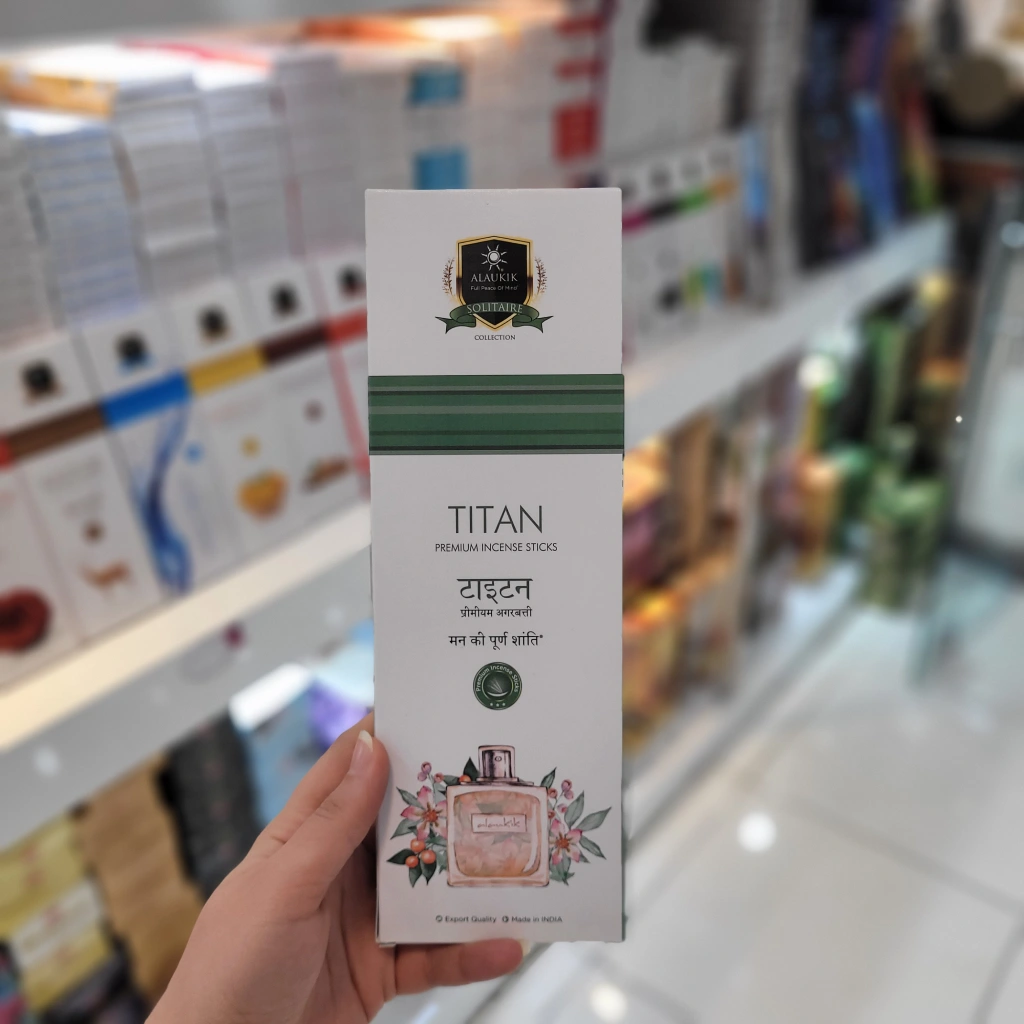عود تیتان از برند الوکیک 90 گرمی با رایحه چوبی و شرقی